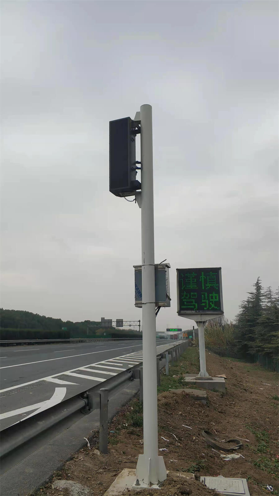 滬常高速常州方向淀山湖路段使用清聽聲學高速公路定向廣播現場圖